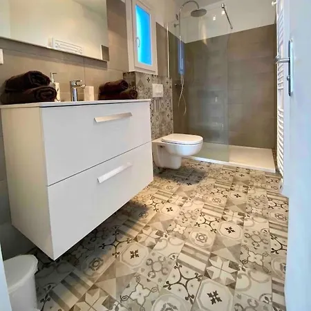 Apartment Joli T2 Centre-ville, Vue Montagne A 500m Du Port Porto-Vecchio (Corsica)
